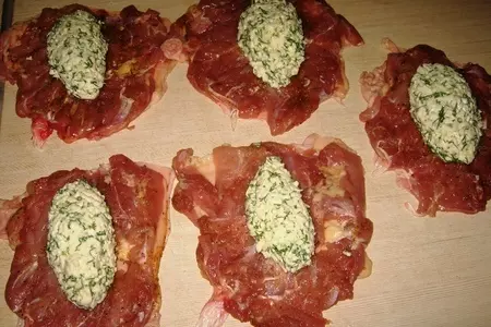 Куриные рулетики с адыгейским сыром: шаг 9