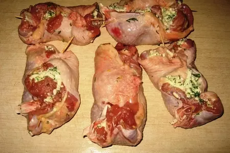 Куриные рулетики с адыгейским сыром: шаг 10