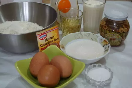 Кекс с йогуртом и орехами: шаг 1
