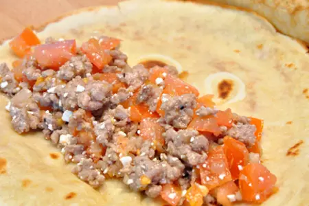 Блинная запеканка с мясным фаршем и творогом.: шаг 4