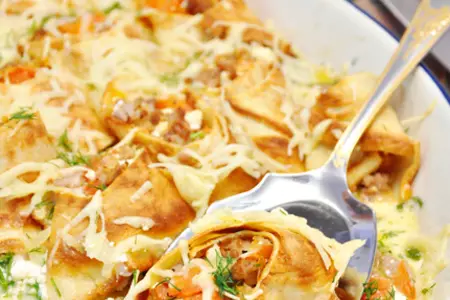Блинная запеканка с мясным фаршем и творогом.: шаг 7