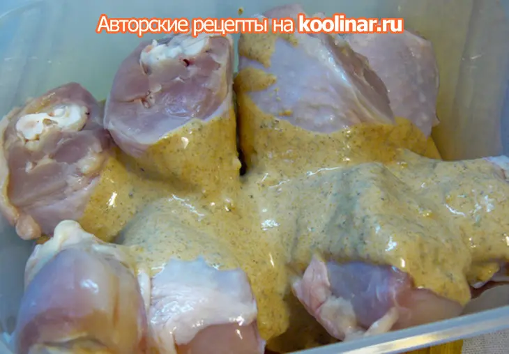 Куриные голени в ароматных сухарях: шаг 2