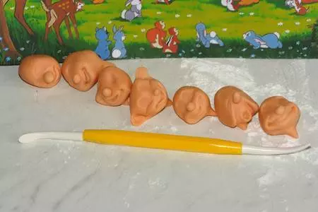 Торт "белоснежка и семь гномов": шаг 7