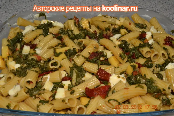 Макароны со шпинатом и вялеными помидорами: шаг 9