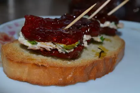 Вяленые помидоры с тунцом и сливочным сыром: шаг 1