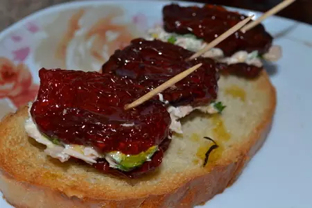 Вяленые помидоры с тунцом и сливочным сыром: шаг 2