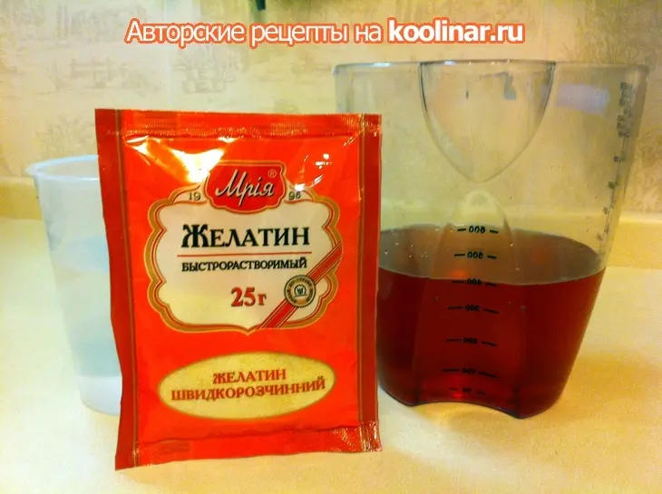 Шоколадный торт с молочно-клубничным желе: шаг 1