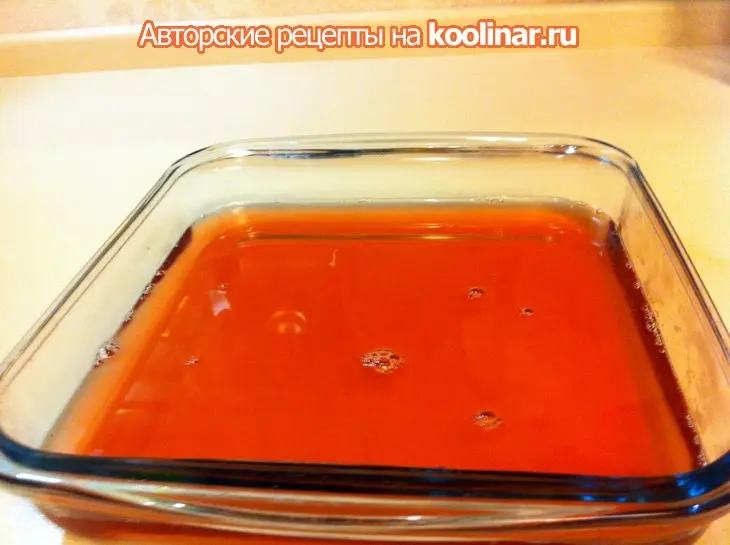 Шоколадный торт с молочно-клубничным желе: шаг 2
