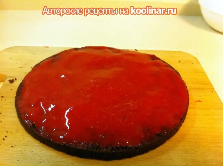 Шоколадный торт с молочно-клубничным желе: шаг 7