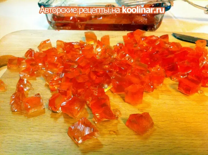 Шоколадный торт с молочно-клубничным желе: шаг 8