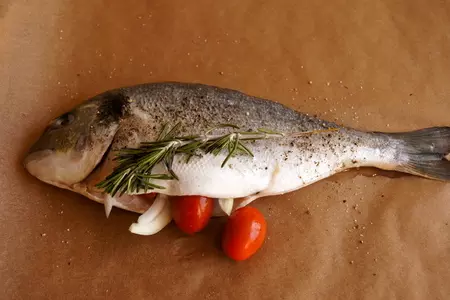 Дорада запеченная в духовке с розмарином: шаг 2