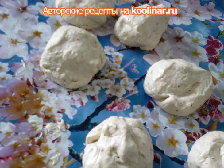 Ароматные постные лепёшки с чесноком и прованскими травками: шаг 3