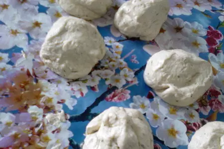 Ароматные постные лепёшки с чесноком и прованскими травками: шаг 3