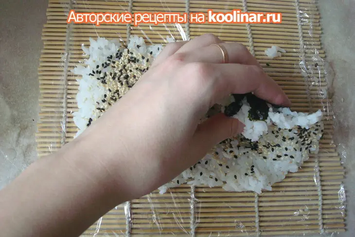 Роллы с копченым угрем и не только!: шаг 4