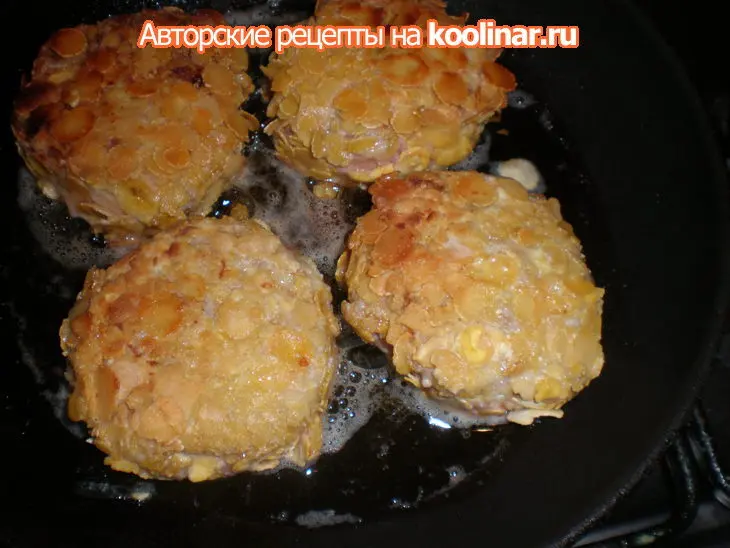 Котлеты из индюшиного фарша в гороховой панировке: шаг 7