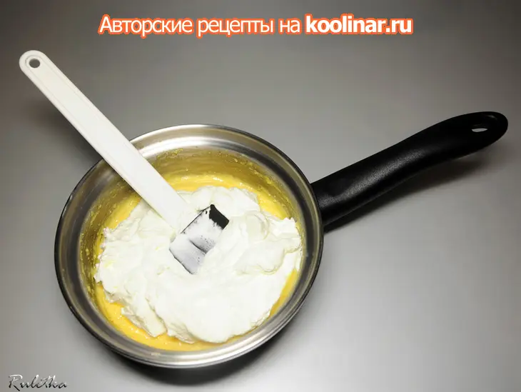 Кофейно-кардамоновые десерты с нежнейшим ванильным наполнителем, меренгами и соусом сабайон.: шаг 3