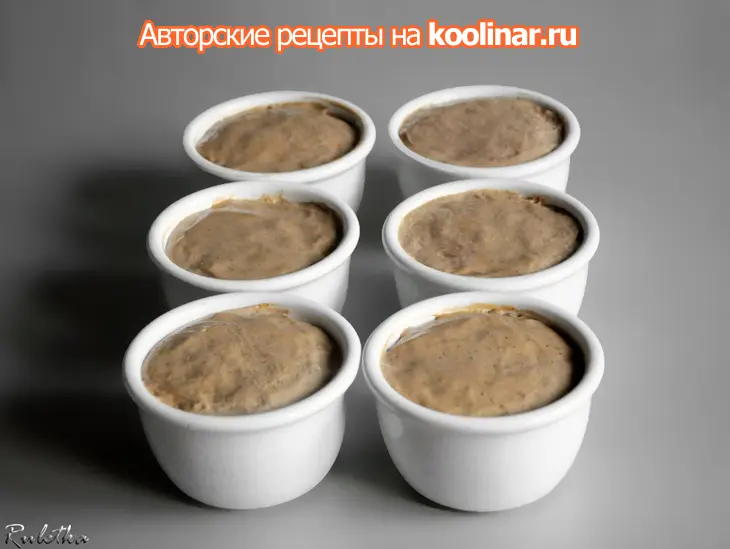 Кофейно-кардамоновые десерты с нежнейшим ванильным наполнителем, меренгами и соусом сабайон.: шаг 12