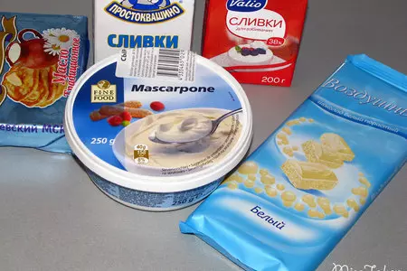 Бисквитный торт с шоколадно-сливочным муссом  и черной смородиной "весенний поцелуй": шаг 8