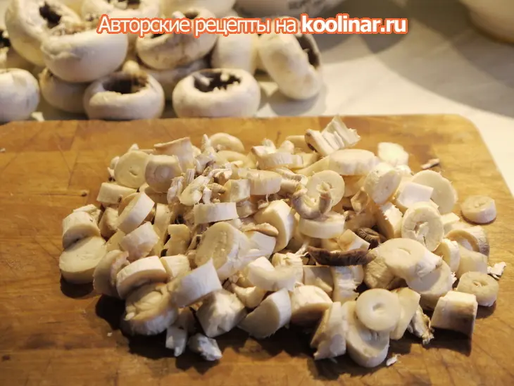Шампиньоны, фаршированные печеночным паштетом под ореховой корочкой: шаг 2