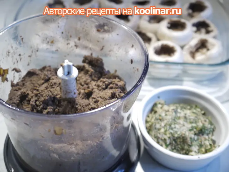 Шампиньоны, фаршированные печеночным паштетом под ореховой корочкой: шаг 5