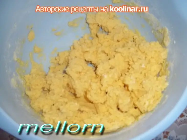 Кукурузный пирог с творогом и черникой: шаг 3