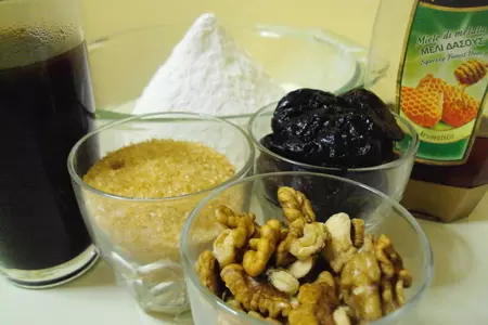 Кофейный кекс с черносливом и орехами.: шаг 1