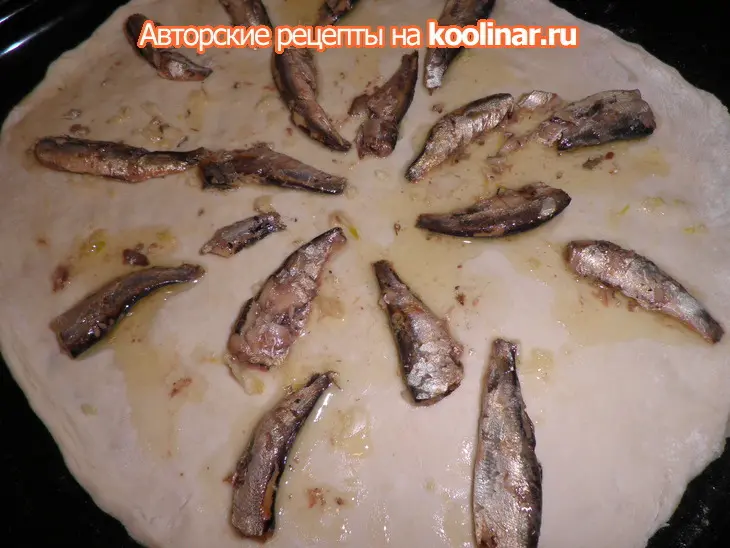 Пицца со шпротами: шаг 1