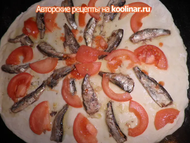 Пицца со шпротами: шаг 2