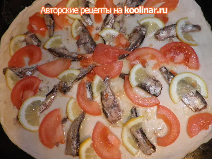 Пицца со шпротами: шаг 3