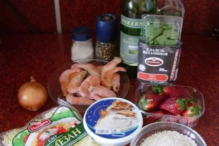 Ризотто с клубникой и креветками: шаг 1