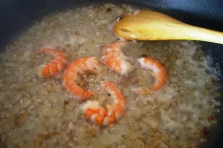 Ризотто с клубникой и креветками: шаг 8
