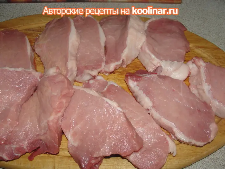 Свинина  с ананасами: шаг 1