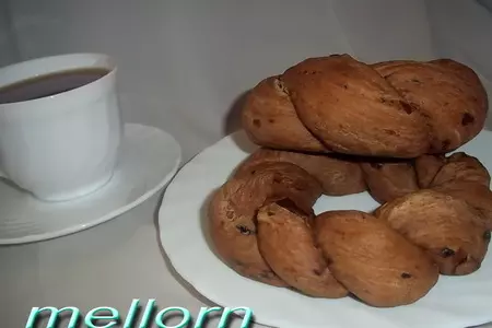 Кофейно–шоколадные бублики с черносливом (постные): шаг 6