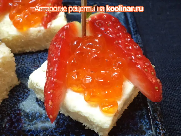 Канапе "весеннее настроение!" с красной икрой и клубникой для ирочки именинницы!!!: шаг 2