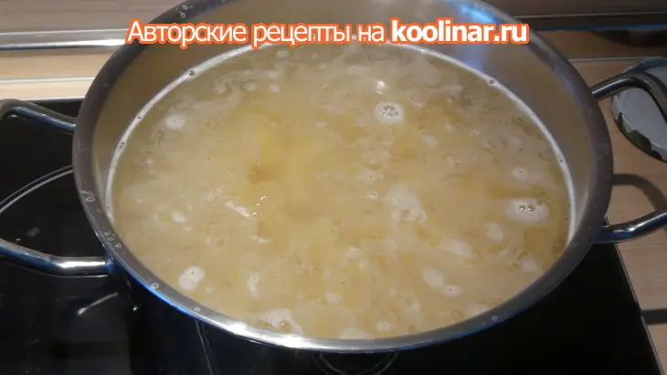 Фарфалле с чернилами каракатицы и тунцом: шаг 1