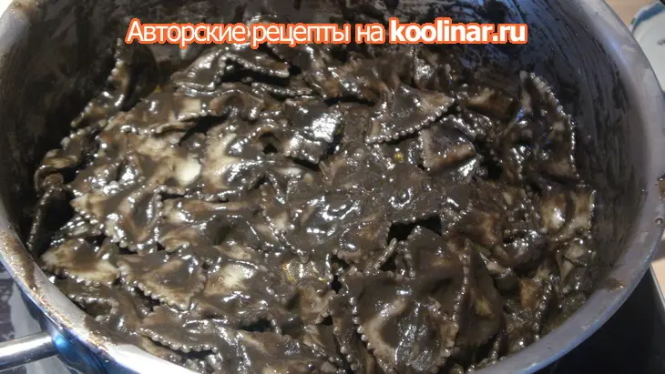 Фарфалле с чернилами каракатицы и тунцом: шаг 7