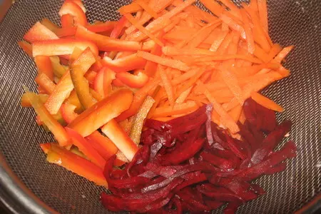 Слоёный салат с мясом: шаг 8