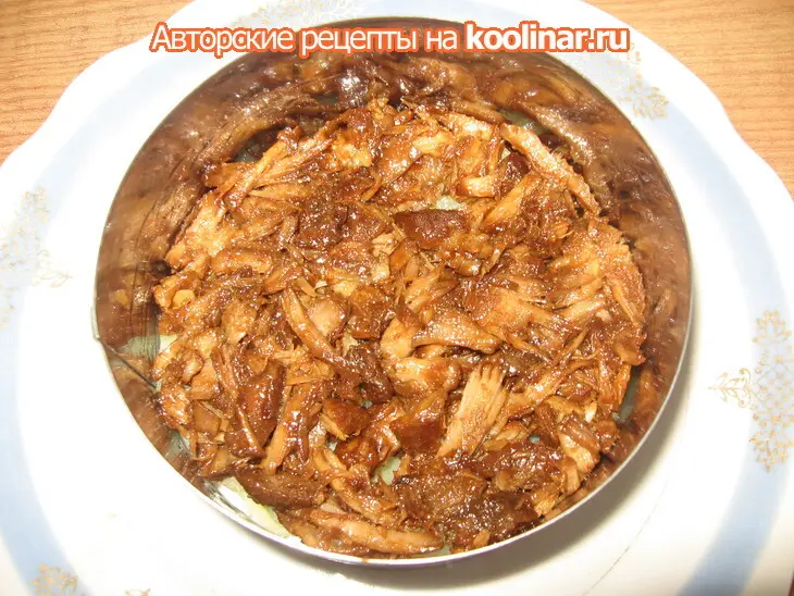 Слоёный салат с мясом: шаг 12