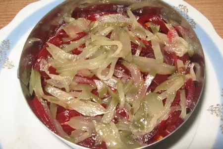Слоёный салат с мясом: шаг 15