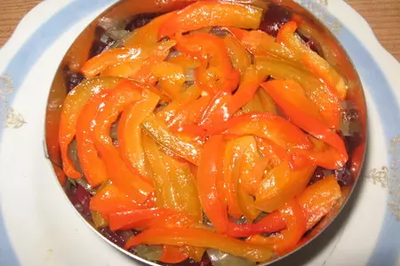 Слоёный салат с мясом: шаг 16