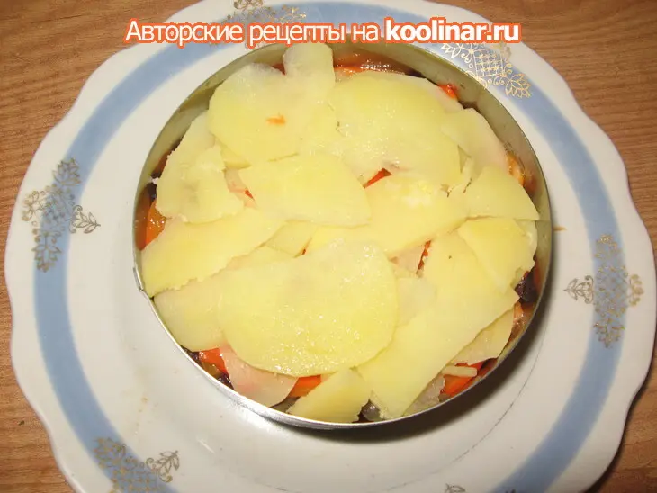 Слоёный салат с мясом: шаг 17