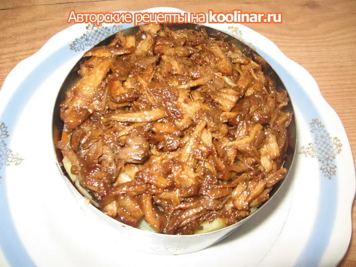 Слоёный салат с мясом: шаг 18