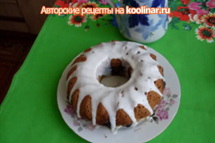 Глазированный кекс с черной смородиной: шаг 5