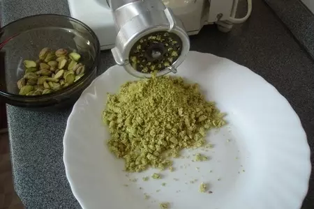 Gelato-самое вкусное итальянское мороженое! ассорти из фисташкового и свекольного мороженого.: шаг 2