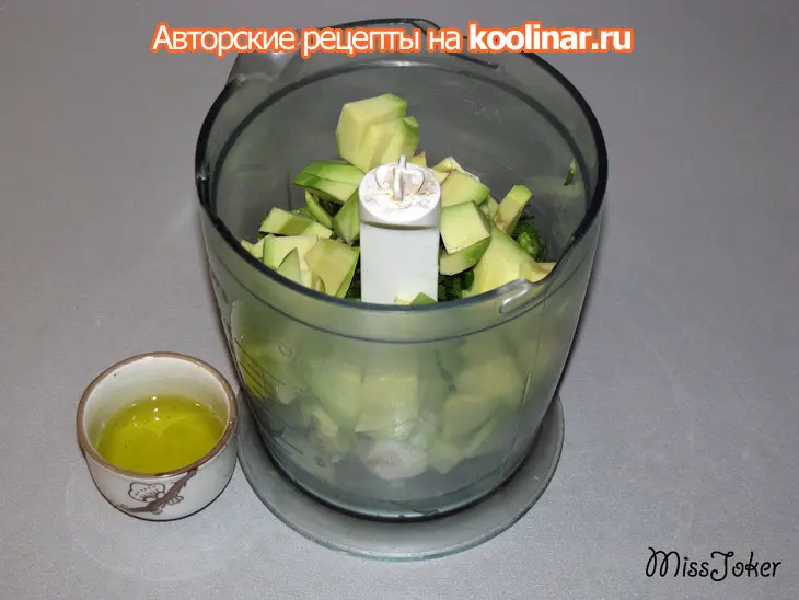 Домашняя паста "бантики" с овощами, грибами и острой намазкой: шаг 7