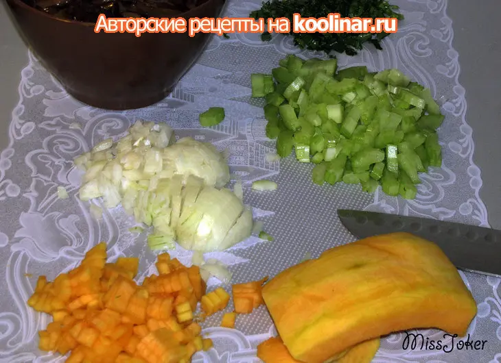 Домашняя паста "бантики" с овощами, грибами и острой намазкой: шаг 8