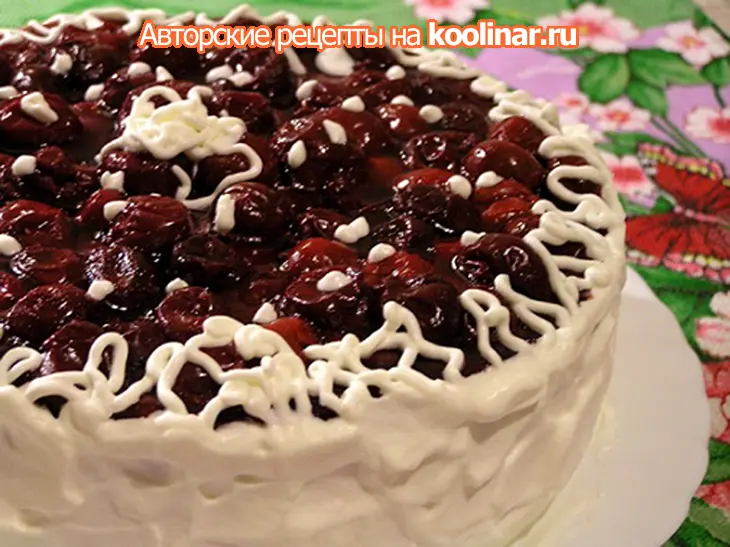 Бисквитный торт с вишней и клубничным суфле: шаг 2