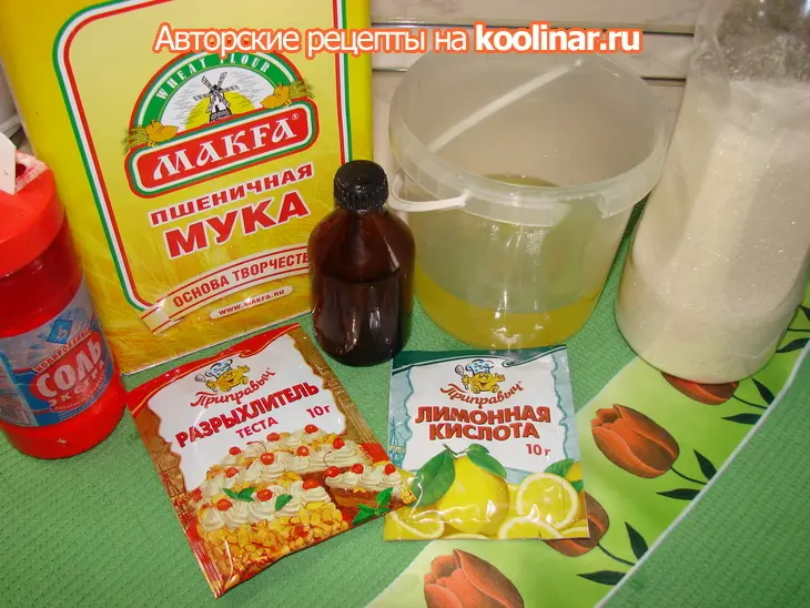 Бисквитный рулет на белках с заварным кремом  и экзотическими фруктами: шаг 1