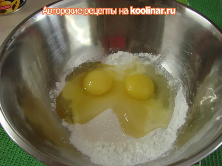 Бисквитный рулет на белках с заварным кремом  и экзотическими фруктами: шаг 6