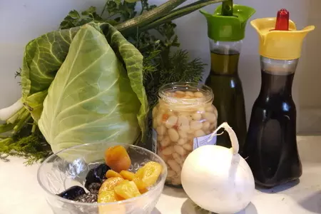 Капустный салат-микс со многими вкусными добавками: шаг 1